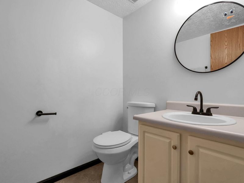 575 Monroe Drive, Ashville, OH 43103 Photo 13