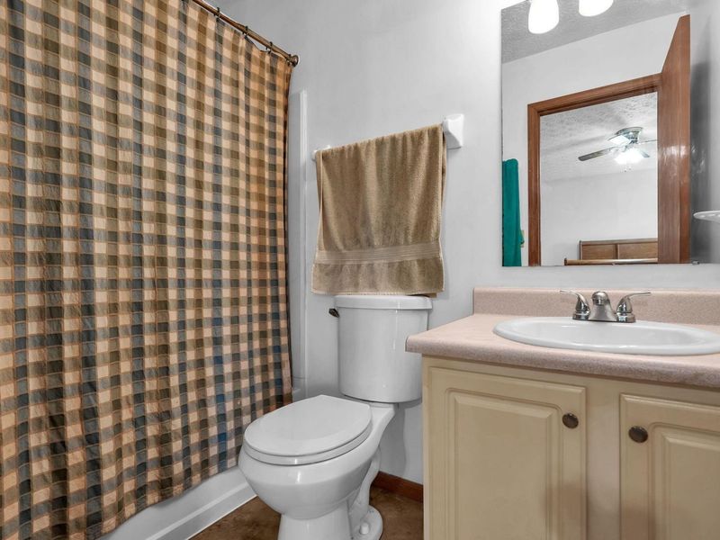 575 Monroe Drive, Ashville, OH 43103 Photo 17