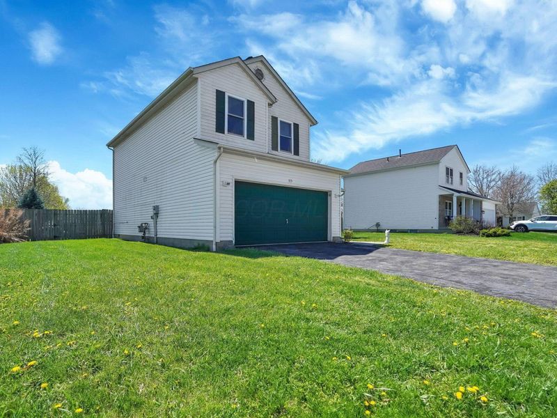 575 Monroe Drive, Ashville, OH 43103 Photo 3