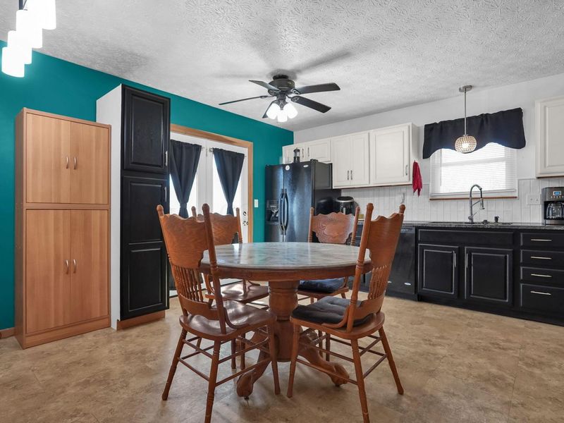 575 Monroe Drive, Ashville, OH 43103 Photo 7