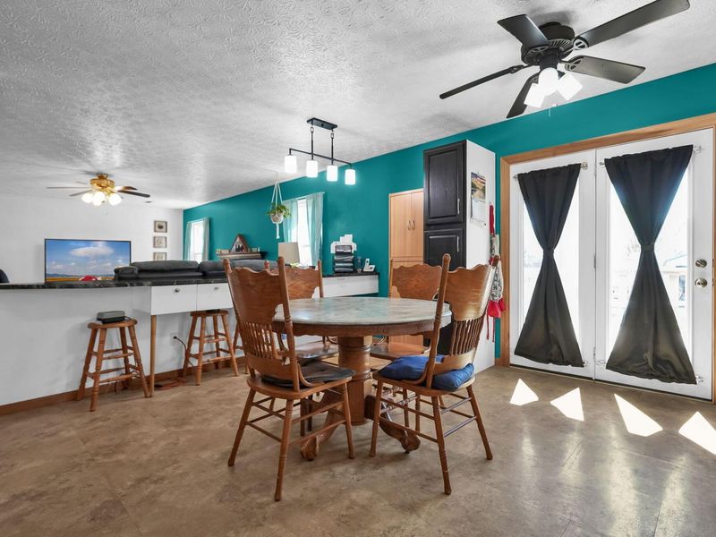 575 Monroe Drive, Ashville, OH 43103 Photo 8