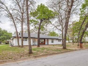 6016 Jacqueline Road, Fort Worth, TX 76112