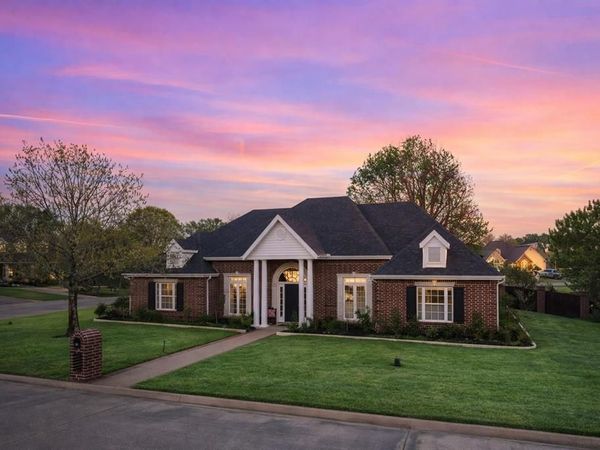 101 Gleneagles Drive , Mount Pleasant, TX 75455