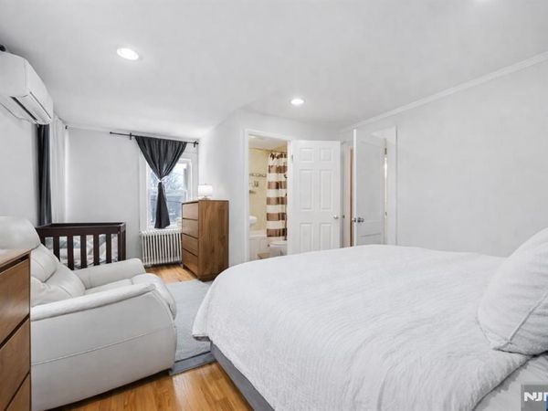 6 Franklin Avenue, MONTCLAIR, NJ 07042