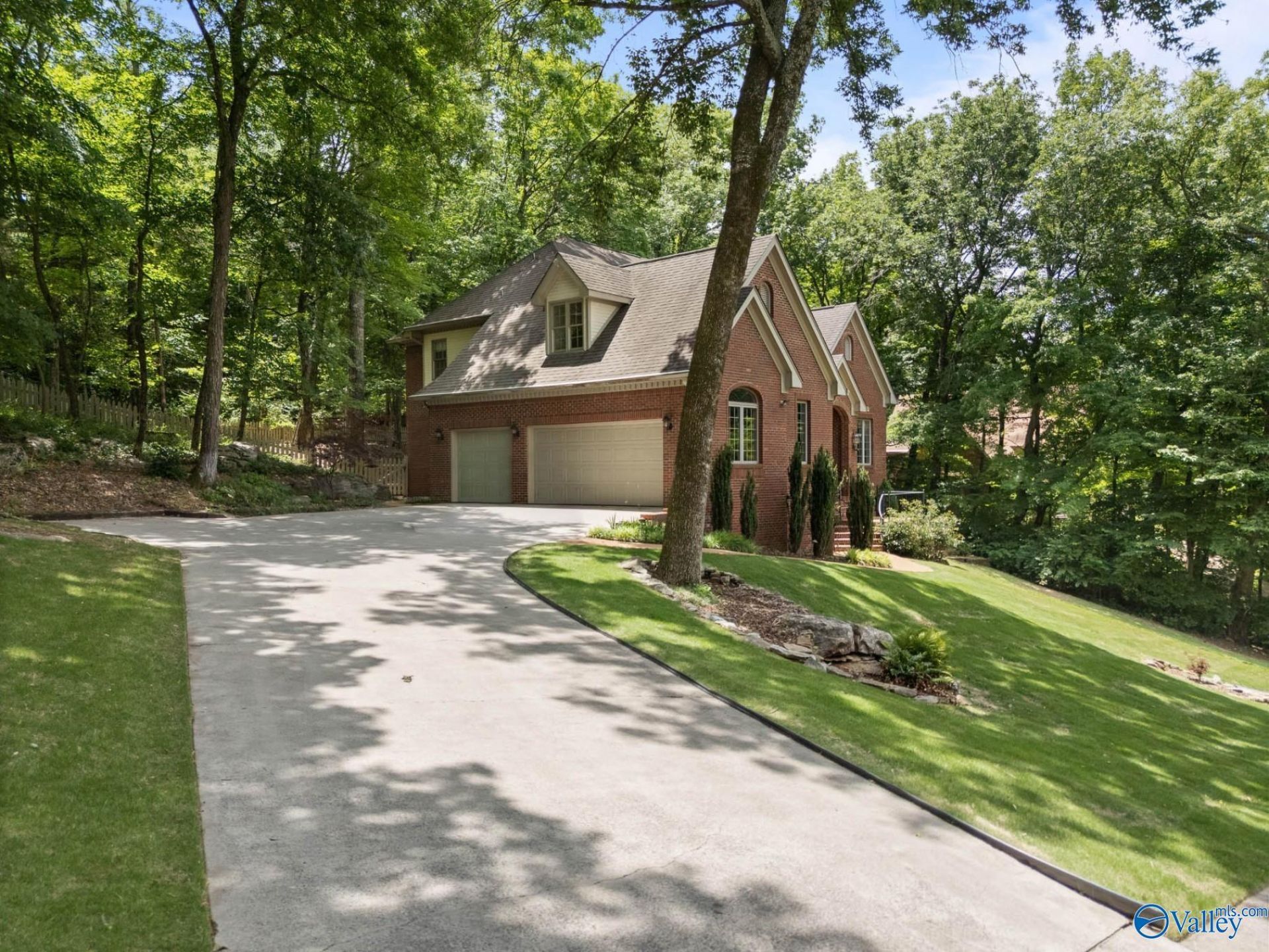 134 Darlington Road, Huntsville, AL 35801 Main Photo