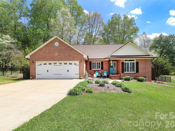 7982 King Arthurs Court, Denver, NC 28037