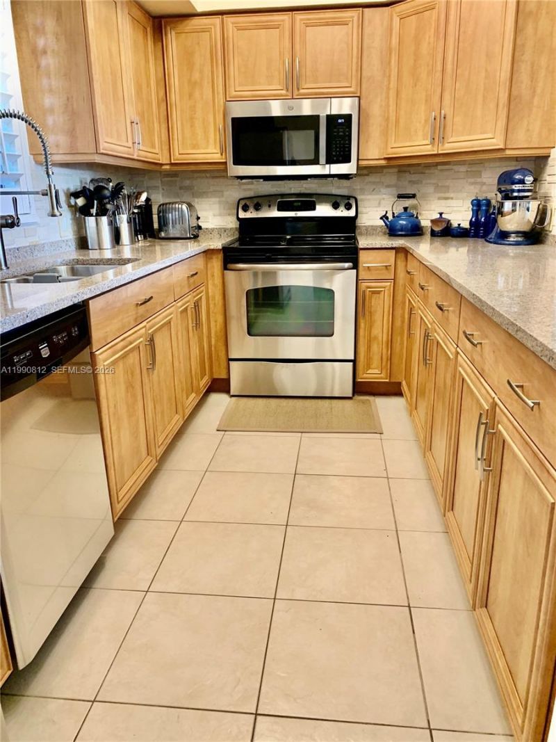 2105 Lavers Cir , Unit 501, Delray Beach, FL 33444 Photo