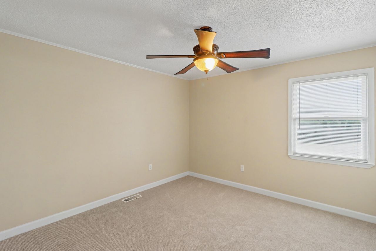 214 Bennette Street Photo 32