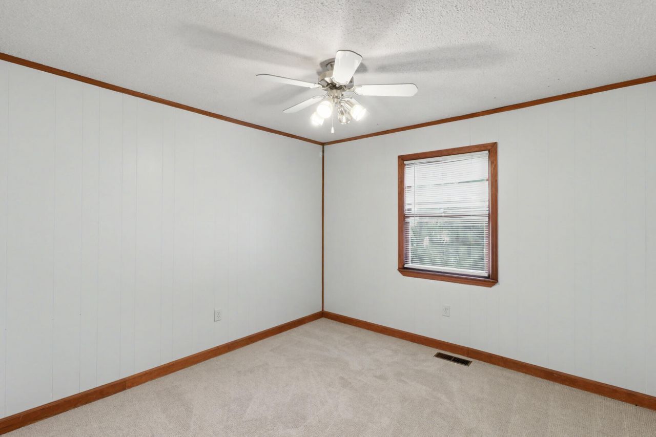 214 Bennette Street Photo 34