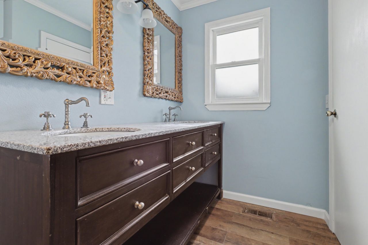 214 Bennette Street Photo 36