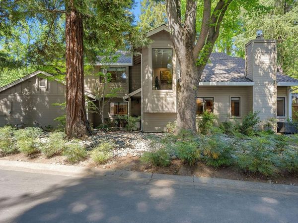 2126 University Park Dr, Sacramento, CA 95825