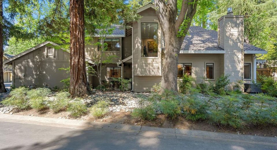 2126 University Park Dr, Sacramento, CA 95825 Photo