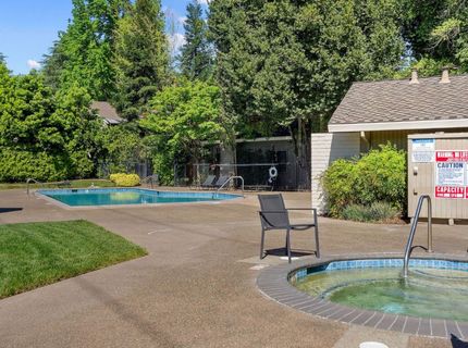 2126 University Park Dr, Sacramento, CA 95825 Photo