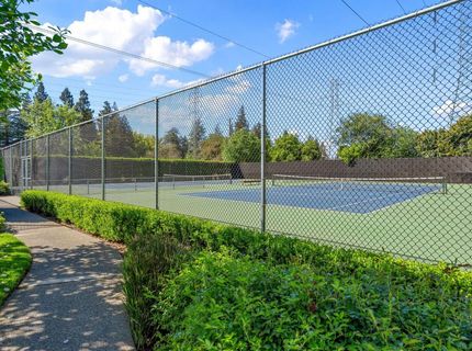 2126 University Park Dr, Sacramento, CA 95825 Photo