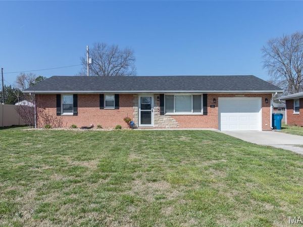 105 Surrey Lane, Bethalto, IL 62010