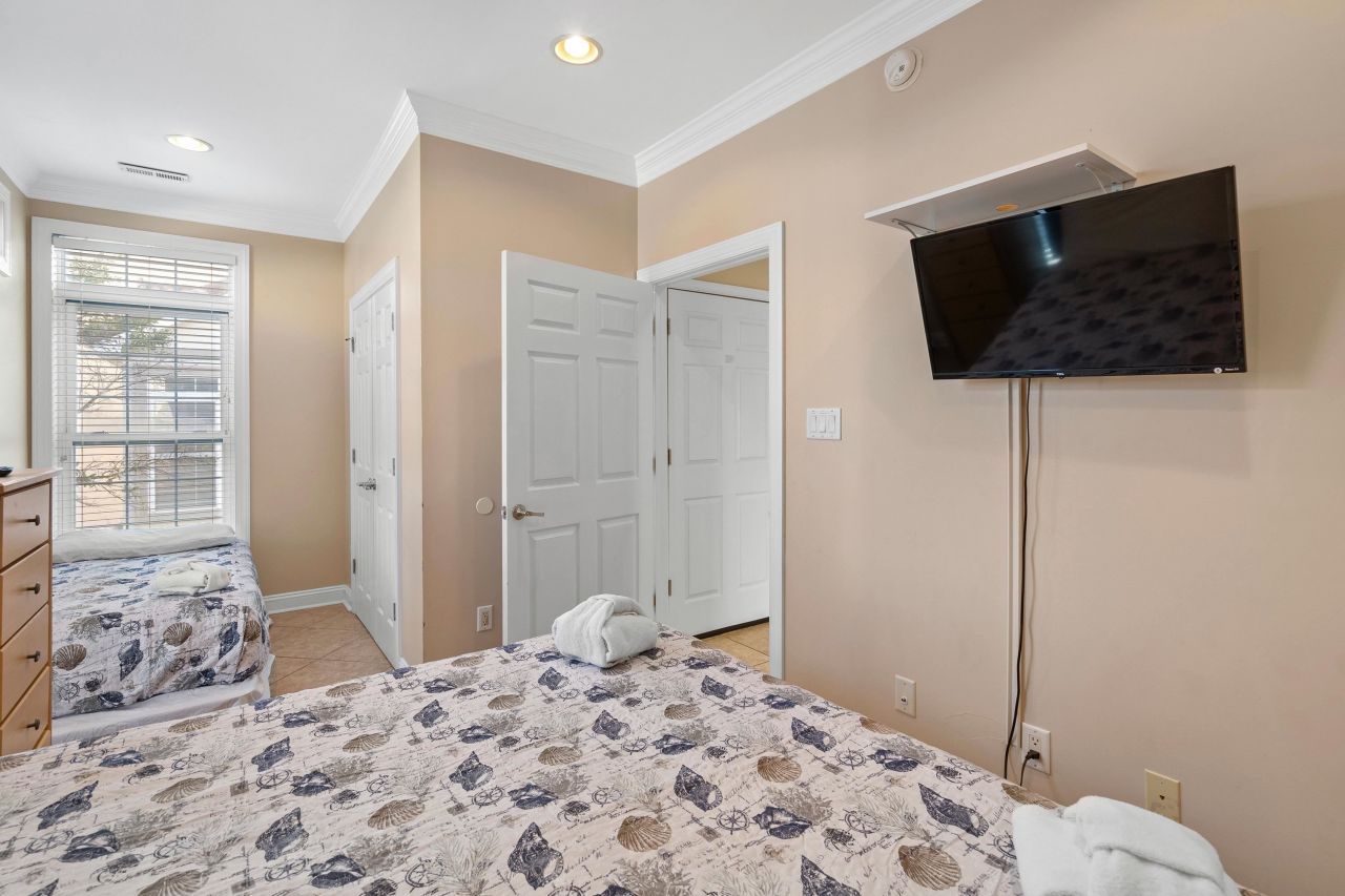 213 76th Ave. N Photo 33