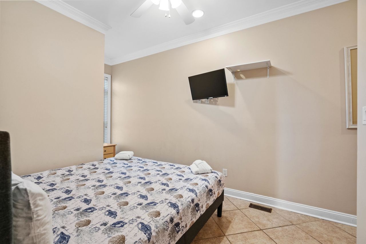 213 76th Ave. N Photo 49