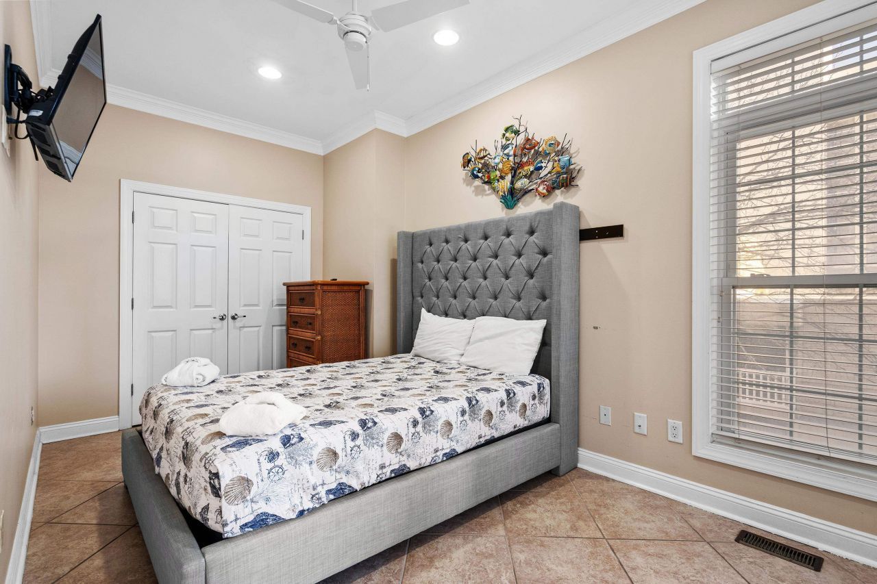 213 76th Ave. N Photo 52