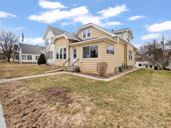 151 Edgewood LANE, West Bend, WI 53095