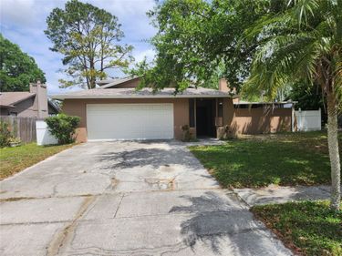 4913 ROCKLEDGE CIRCLE, TAMPA, FL 33624