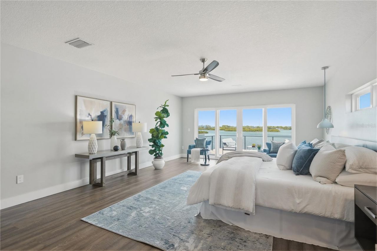 915 Bayshore Drive, Tarpon Springs, FL 34689 Photo