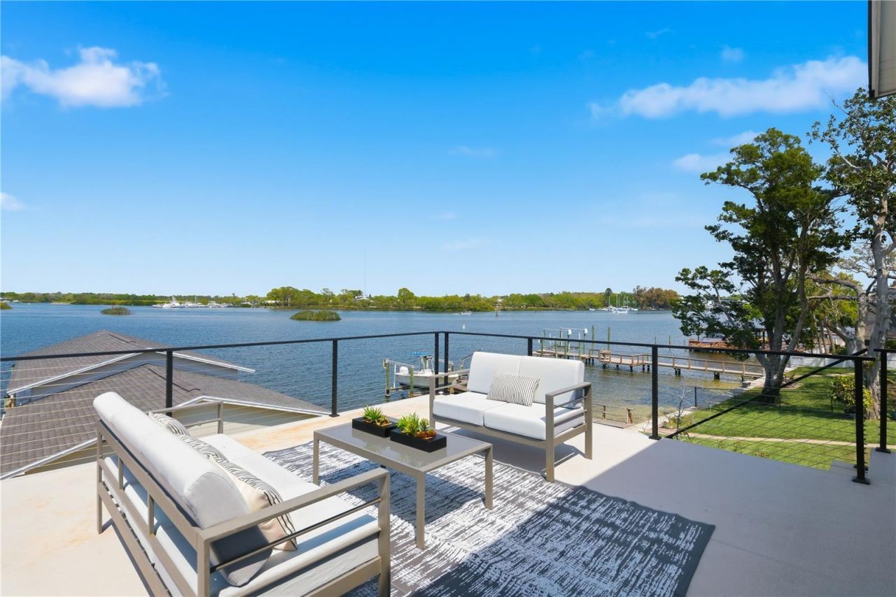 915 Bayshore Drive, Tarpon Springs, FL 34689 Photo