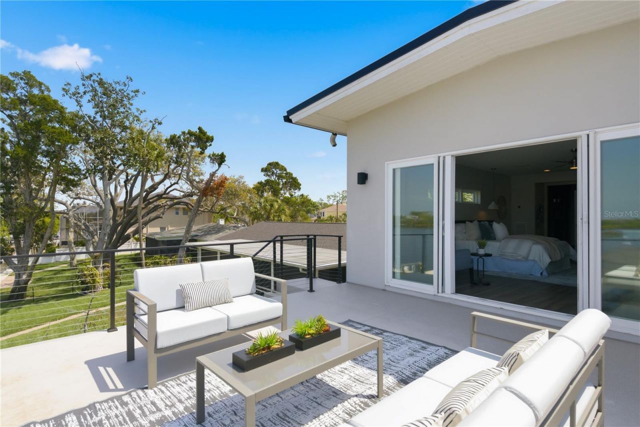 915 Bayshore Drive, Tarpon Springs, FL 34689 Photo