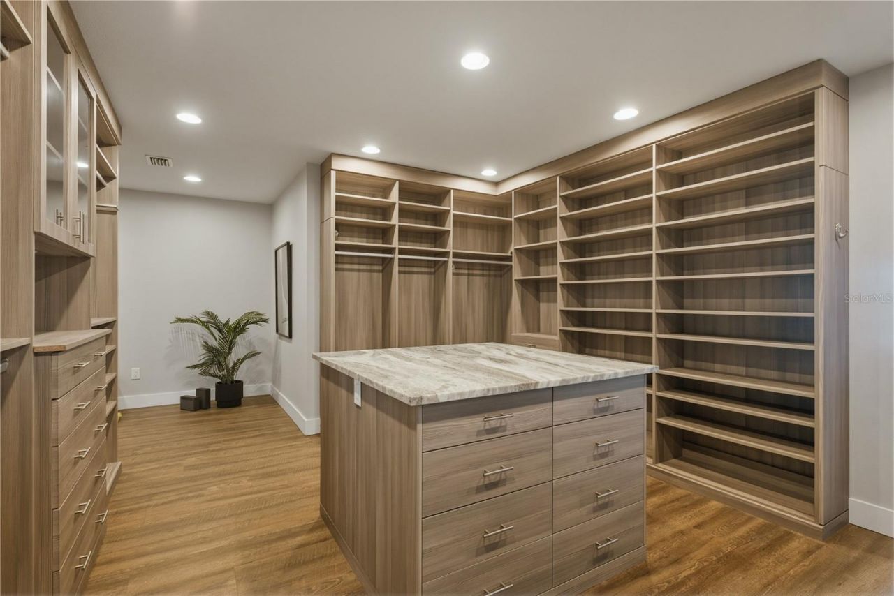 915 Bayshore Drive, Tarpon Springs, FL 34689 Photo