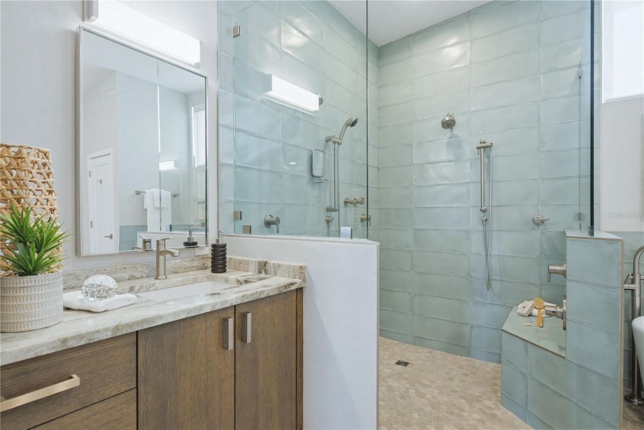 915 Bayshore Drive, Tarpon Springs, FL 34689 Photo