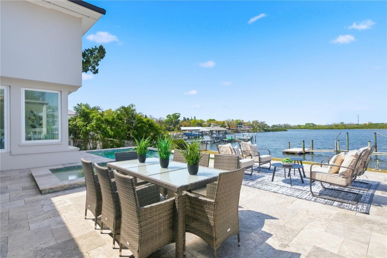 915 Bayshore Drive, Tarpon Springs, FL 34689 Photo