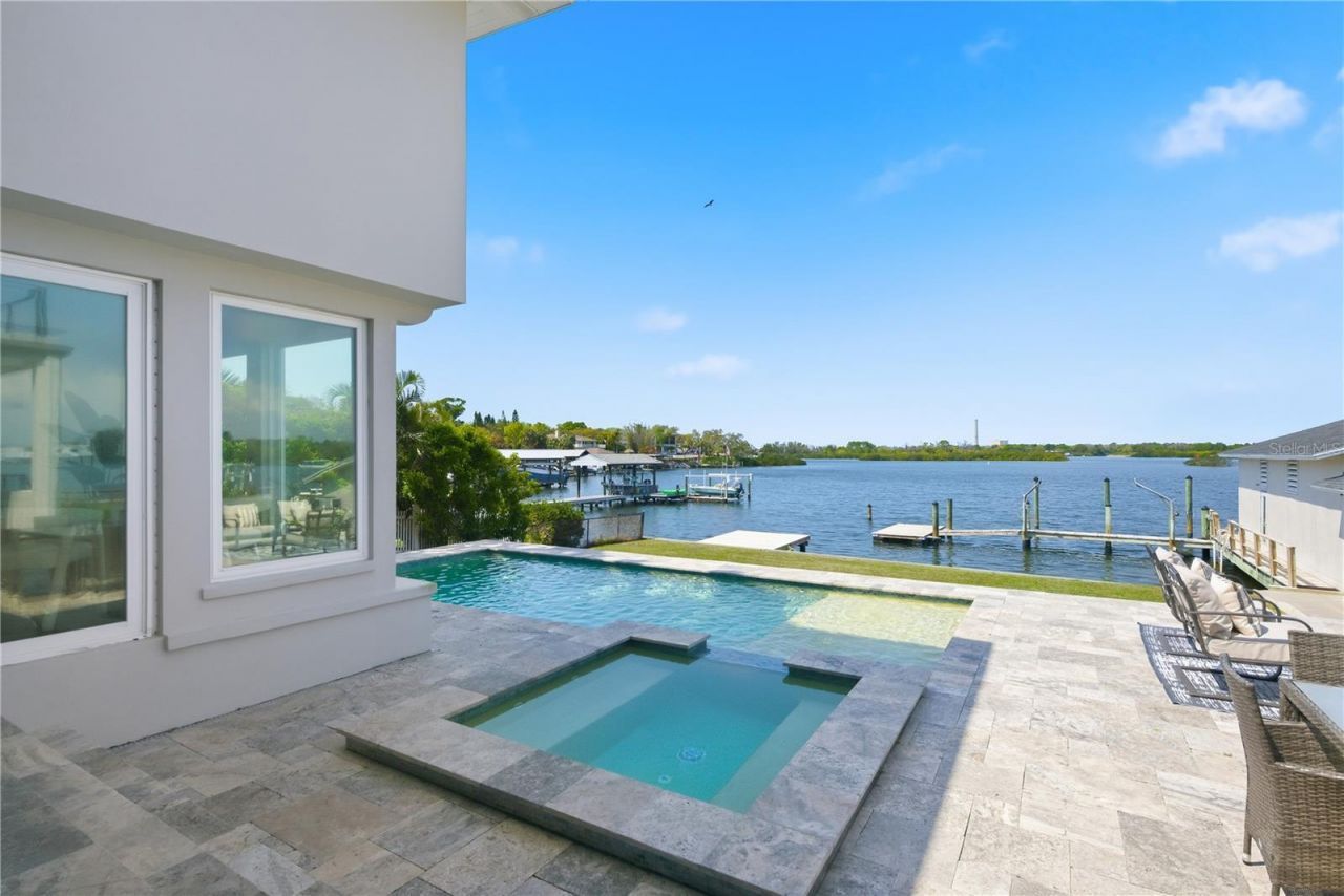 915 Bayshore Drive, Tarpon Springs, FL 34689 Photo