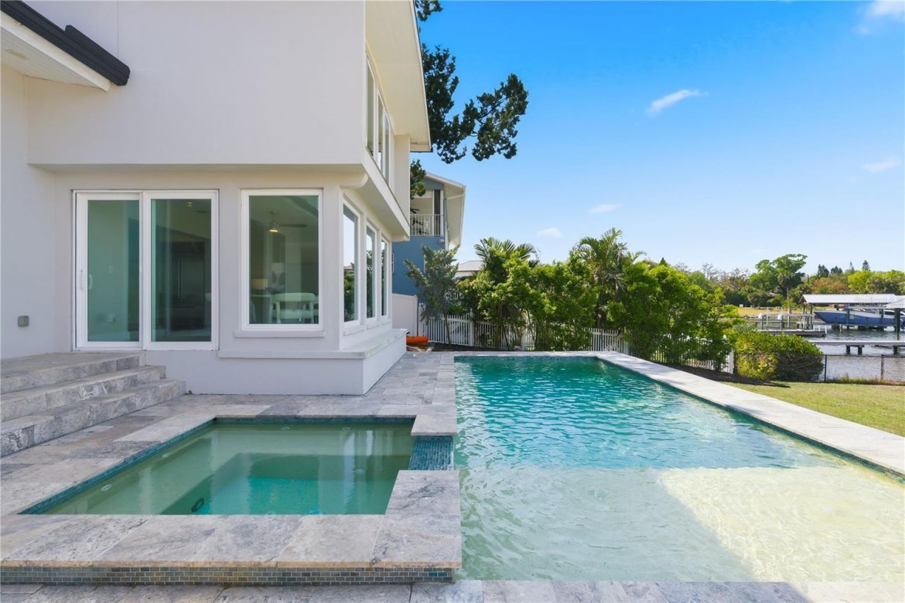 915 Bayshore Drive, Tarpon Springs, FL 34689 Photo