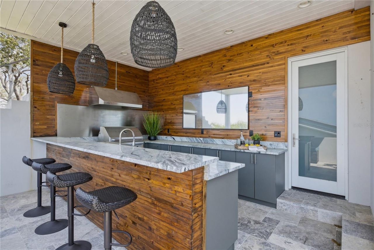 915 Bayshore Drive, Tarpon Springs, FL 34689 Photo