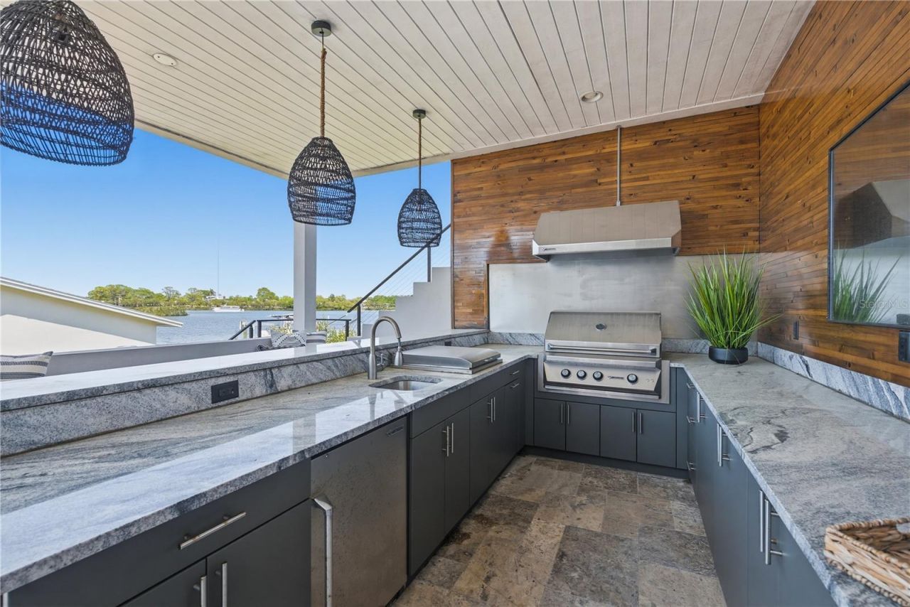 915 Bayshore Drive, Tarpon Springs, FL 34689 Photo