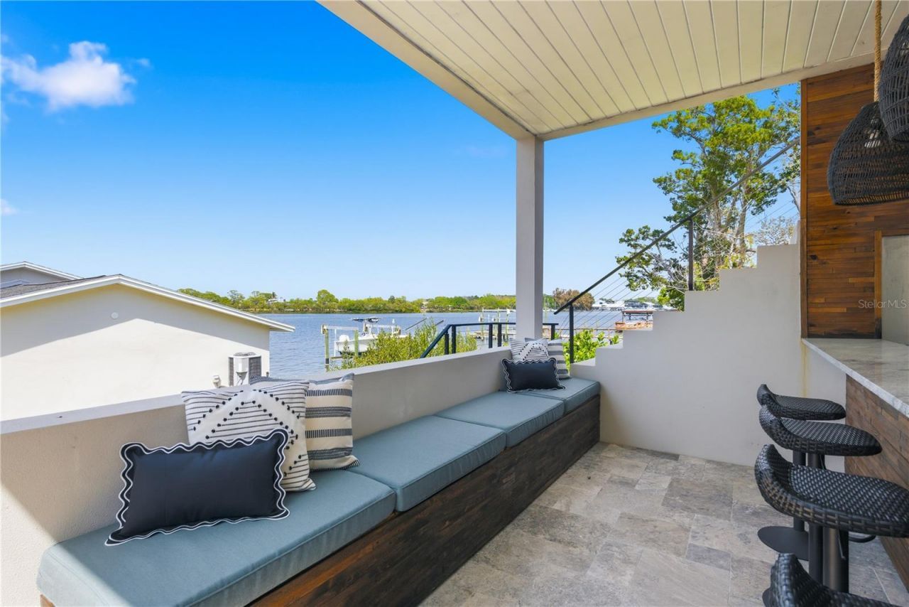 915 Bayshore Drive, Tarpon Springs, FL 34689 Photo