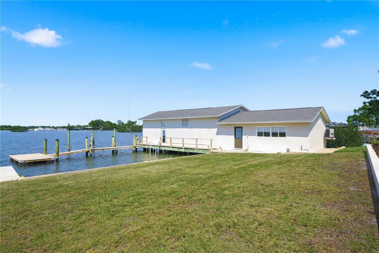 915 Bayshore Drive, Tarpon Springs, FL 34689 Photo