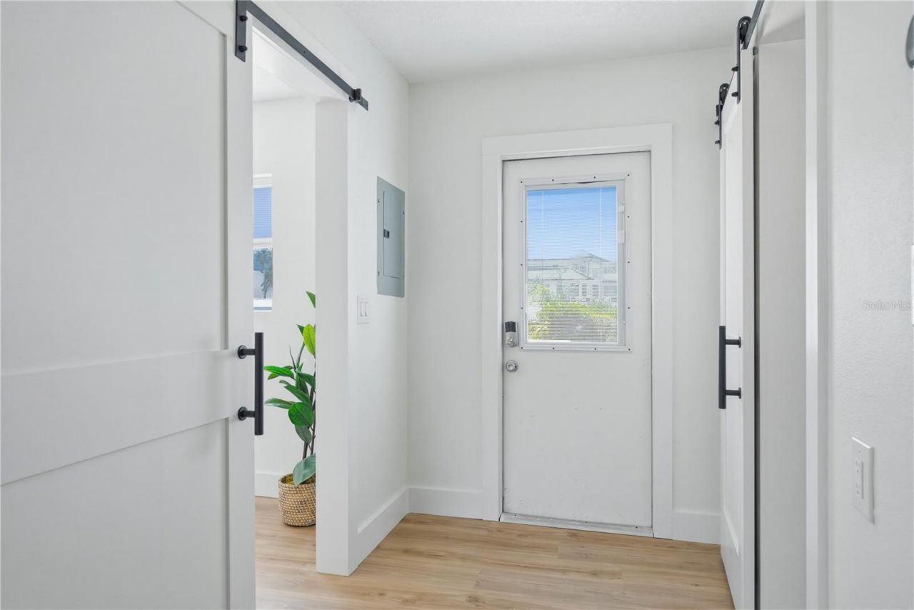 915 Bayshore Drive, Tarpon Springs, FL 34689 Photo