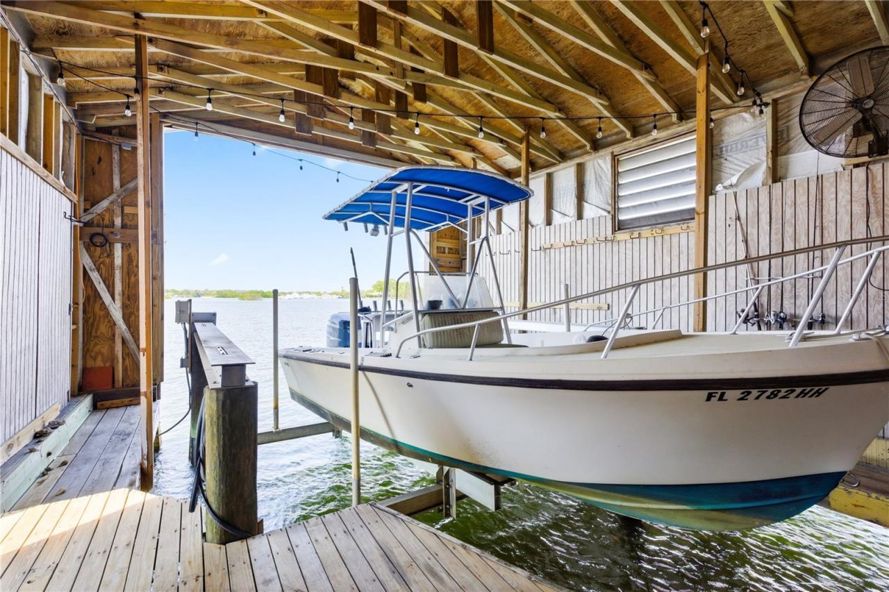 915 Bayshore Drive, Tarpon Springs, FL 34689 Photo