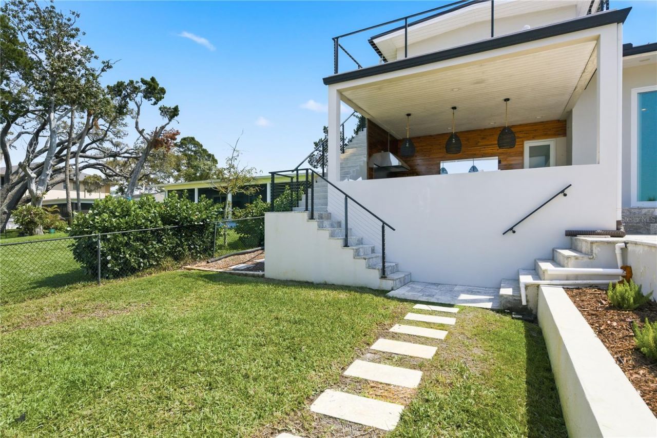 915 Bayshore Drive, Tarpon Springs, FL 34689 Photo