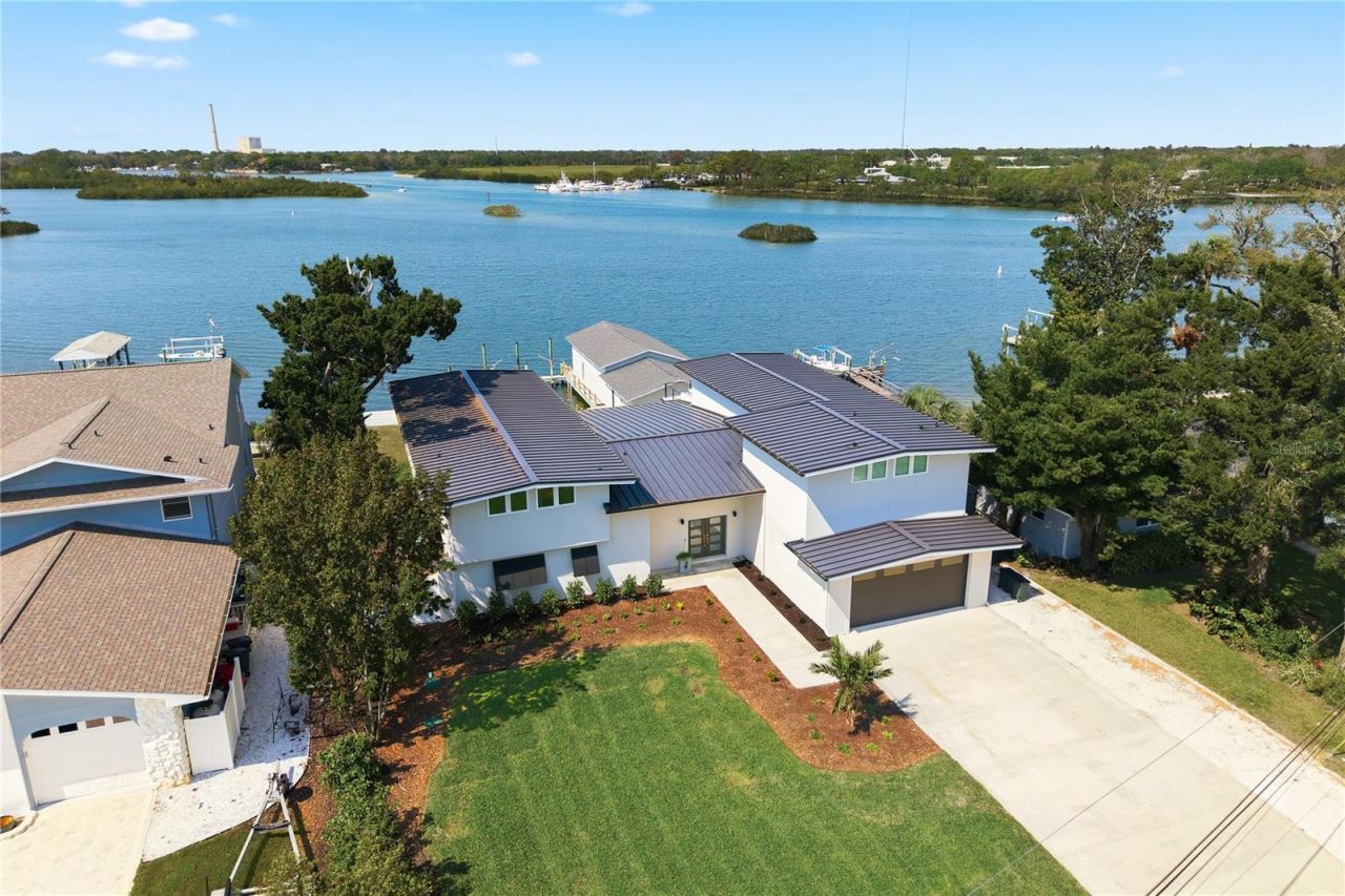 915 Bayshore Drive, Tarpon Springs, FL 34689 Photo