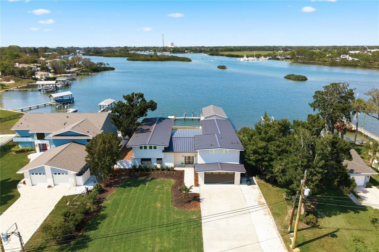 915 Bayshore Drive, Tarpon Springs, FL 34689 Photo