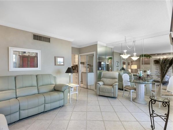240 Seaview CT, Unit 105, MARCO ISLAND, FL 34145