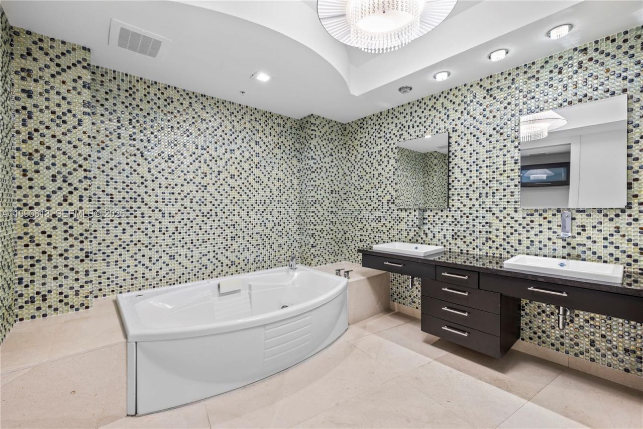18201 Collins Ave, Unit 1209, Sunny Isles Beach, FL 33160 Photo