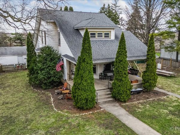 205 N Pine Street , Waterman, IL 60556