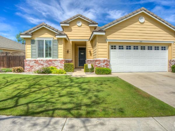 331 Hollyhill Drive, Bakersfield, CA 93312