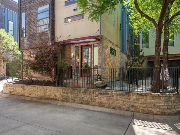 432 Trinity River Circle , Dallas, TX 75203