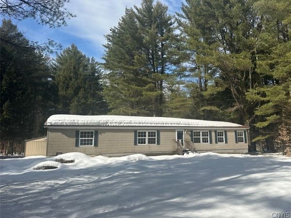1085 County Route 17 , Bernhards Bay, NY 13028