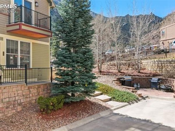 454 Winter Street, Manitou Springs, CO 80829