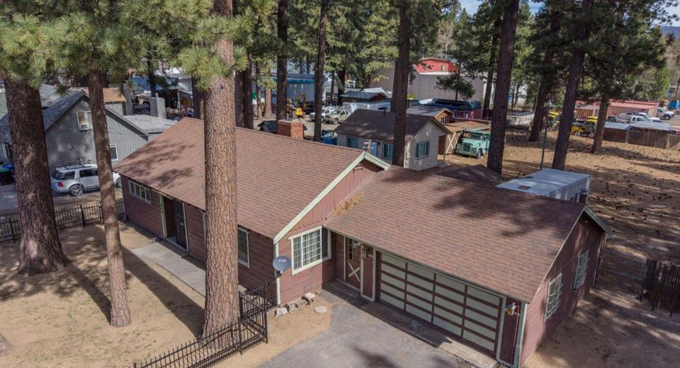 945 3rd St, South Lake Tahoe, CA 96150 Photo