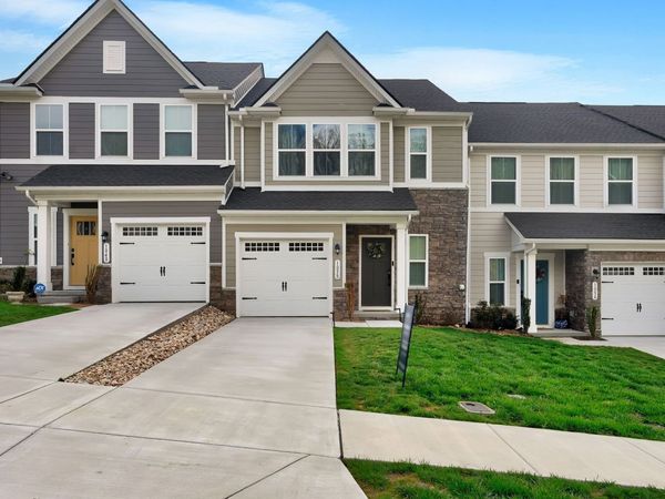 1038 Mountain View Dr , Thompsons Station, TN 37179